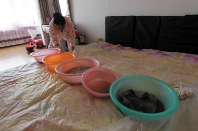烟台楼上漏水，住户失联，小区没物管，业主维权难！律师来支招……